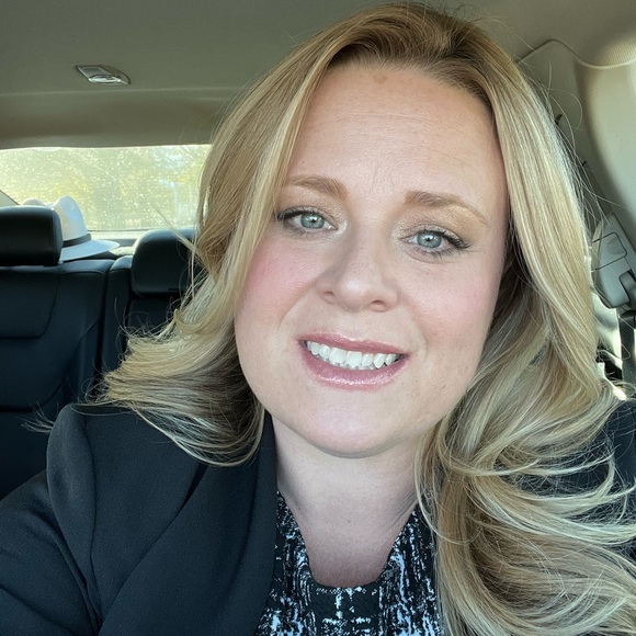 Meet your Posher, Cassandra - Picture 2 of 7